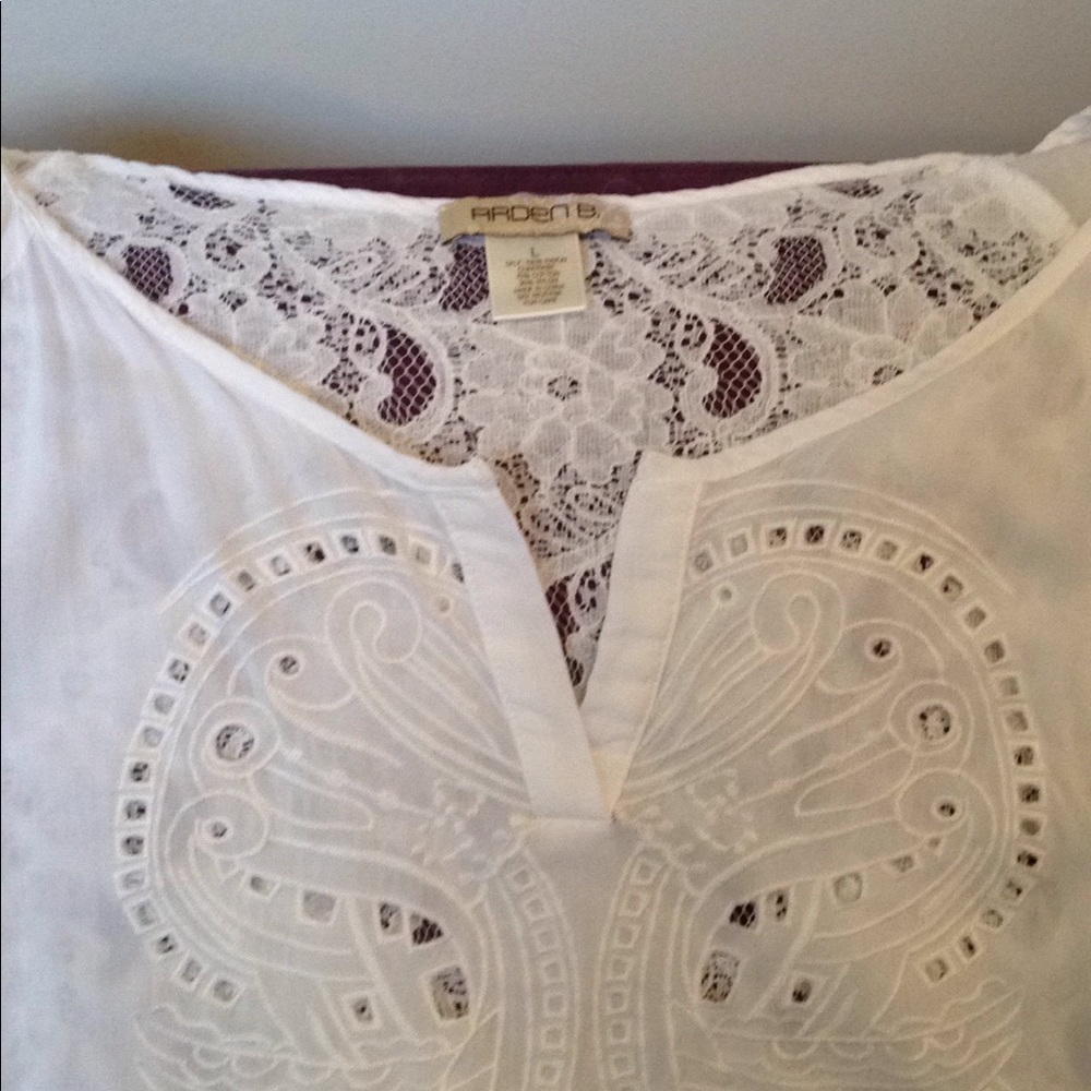 ARDEN B beautiful blouse